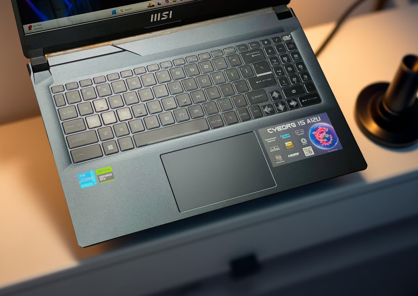 LAPTOP MSI CYBORG 15 A12UCX i5 12450H RTX 2050 4GB FHD 144HZ LED XANH GAMING VỎ NHÔM GIÁ RẺ3