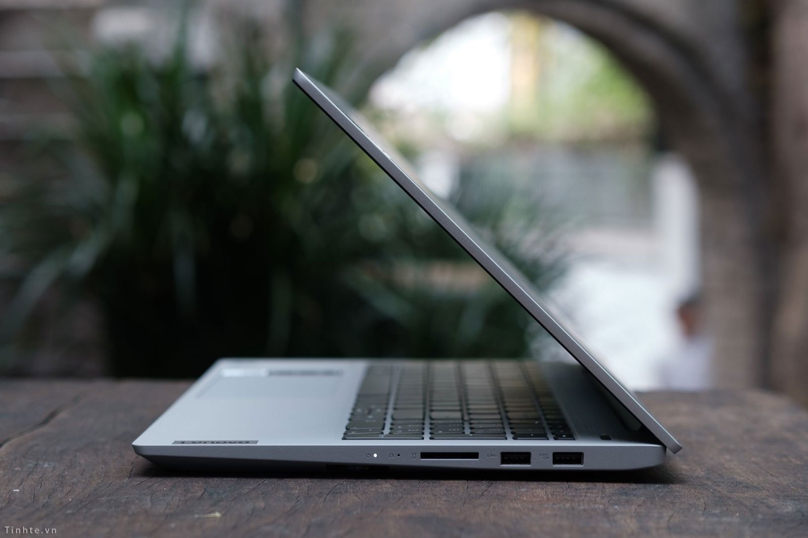 Laptop Cũ 99% LENOVO IDEAPAD SLIM 5 15IIL05 I5 1035G1/ 8GB/ SSD 256GB/ Vga MX330/ 15.6inch/ Full HD/ Giá rẻ