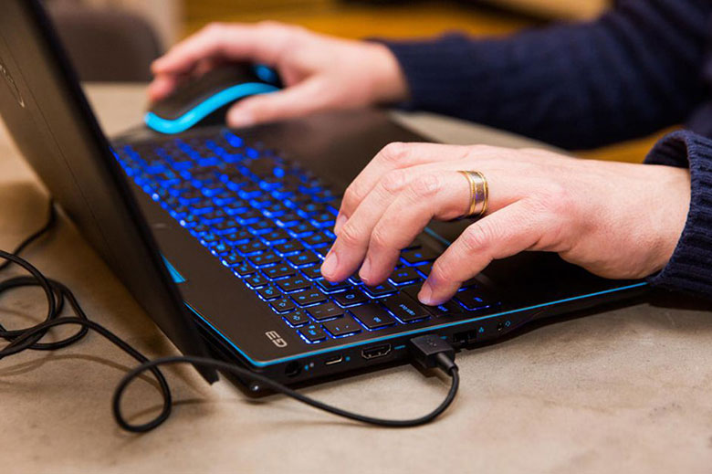 Thay-bàn-phím-laptop-quận-12