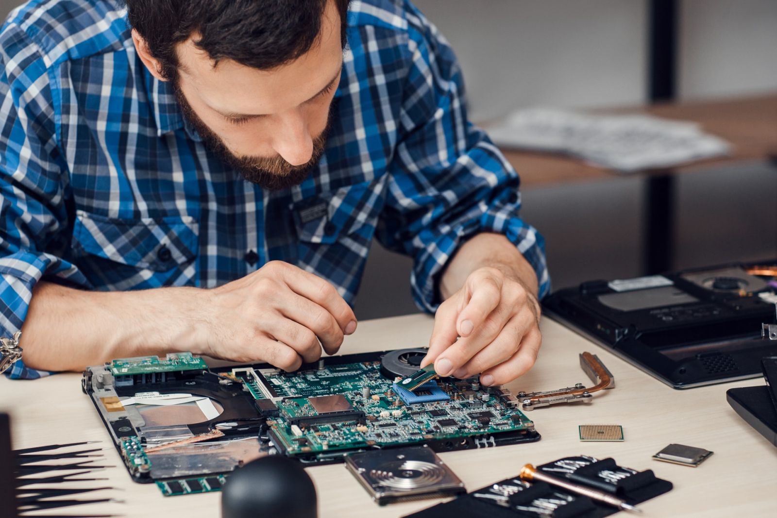 Thay-bàn-phím-laptop-quận-12