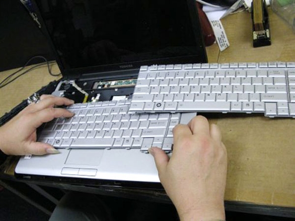 Thay-bàn-phím-laptop-quận-12