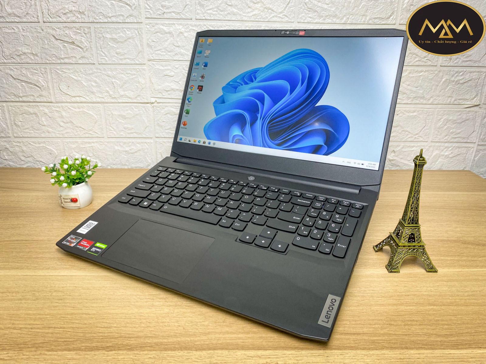 Thay màn hình laptop Lenovo giá rẻ Tân Bình