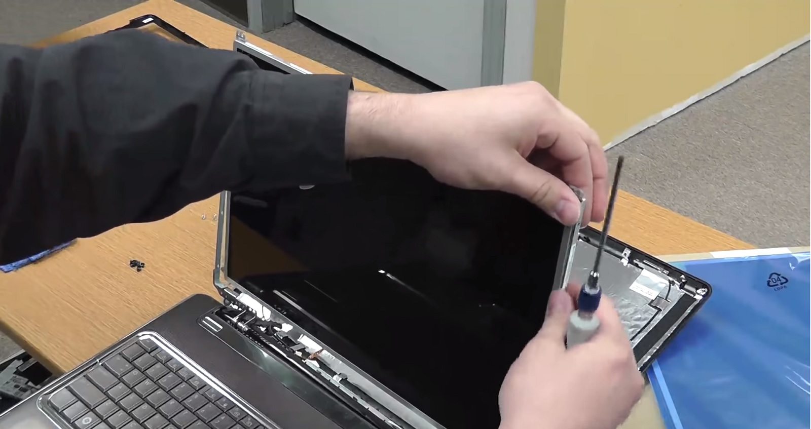 Thay-màn-hình-laptop-MSI-giá-rẻ-TPHCM