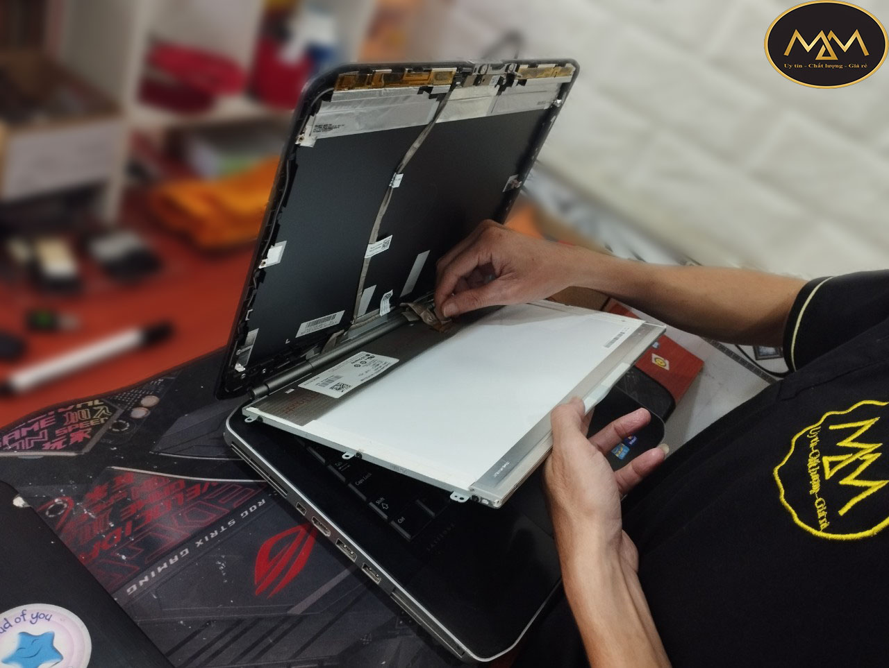 Thay-màn-hình-laptop-Thinkpad-giá-rẻ