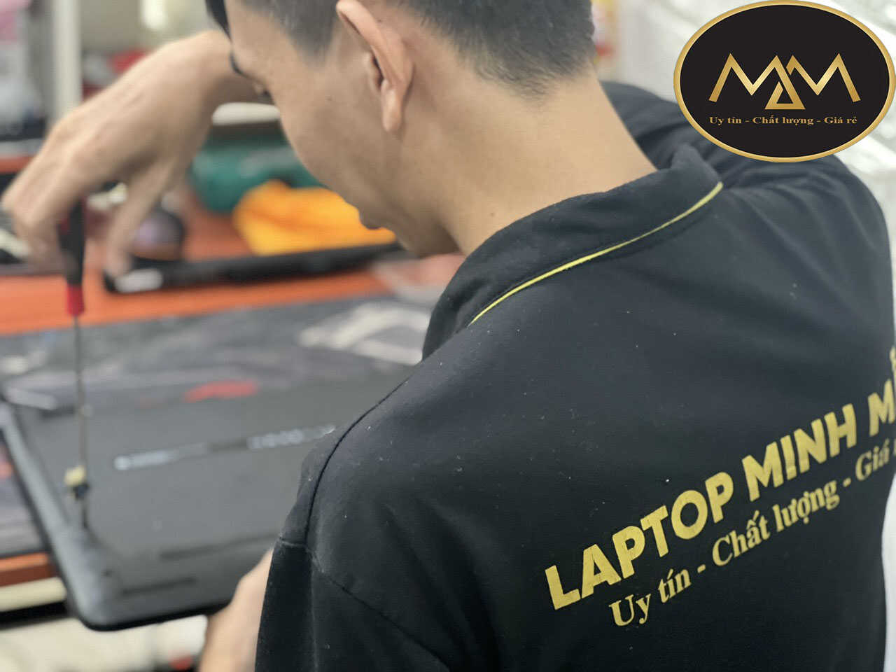 Thay-màn-hình-laptop-Thinkpad-giá-rẻ