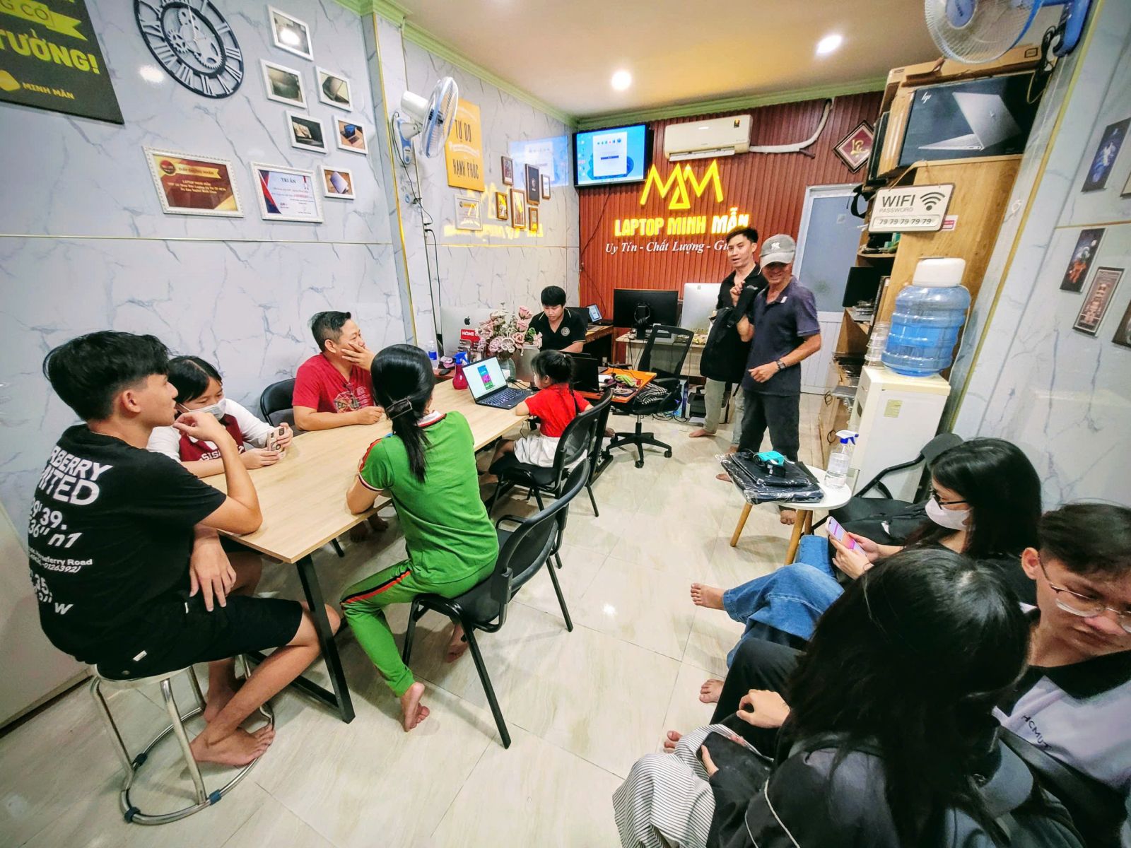 SO SÁNH LAPTOP HP FC RYZEN 5 VÀ LAPTOP HP FD i5 GEN 13