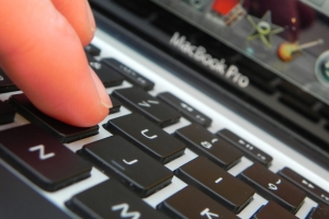 MUA LAPTOP CŨ GIAO HÀNG TẬN NƠI UY TÍN GIÁ RẺ QUẬN BÌNH TÂN